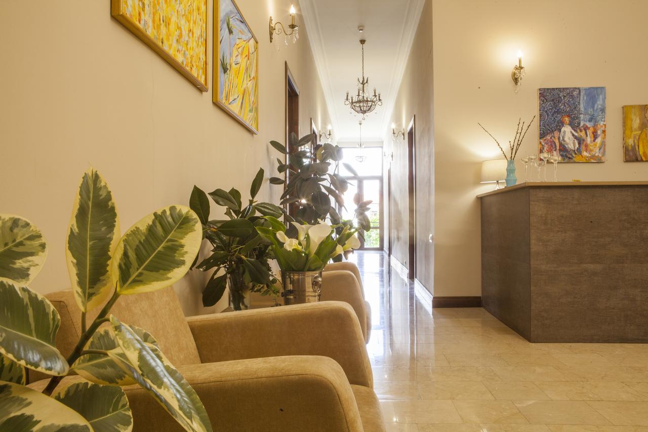Boutique Hotel Amra スフミ エクステリア 写真
